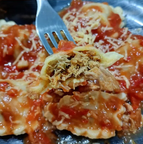 Sorrentinos de bondiola en salsa de tomate